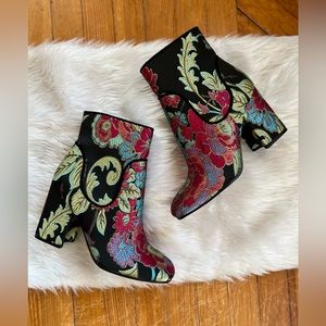 Marc Fisher womens tapestry booties Size 6.5